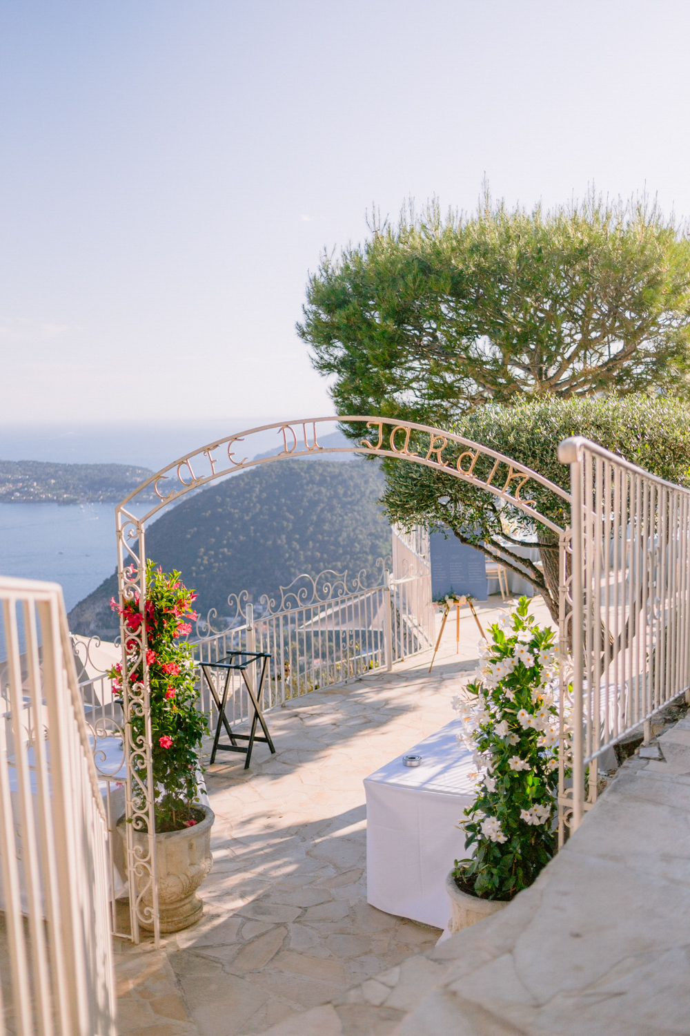 the cafe de jardin at the Chateau de la Chevre d'Or Eze